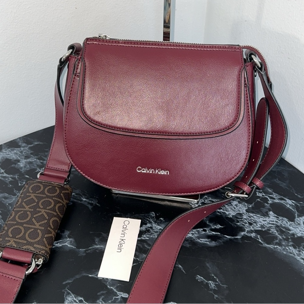 Calvin Klein Handbag Bella Novelty Crossbody
Leather Rouge Red AUTHENTIC NWT
